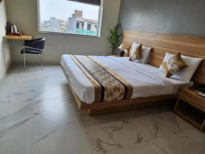 Infinity Stays - Hotel In Sector 45 Gurgaon